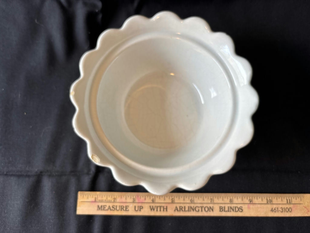 Glass vase and scalloped white ceramic bowl - image 5 of 8