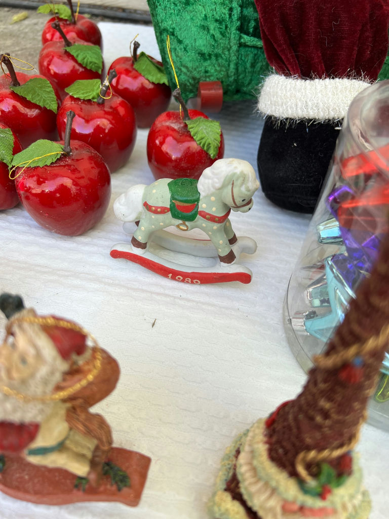 Vintage Christmas Ornaments and Figurines - image 25 of 35