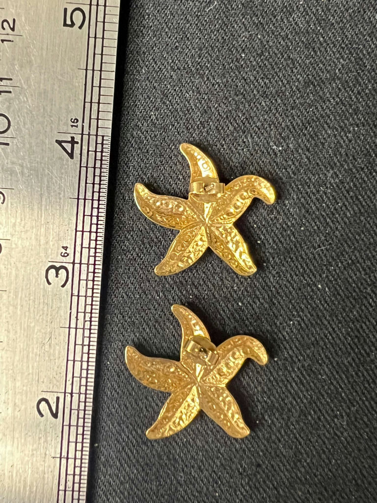 Gold-tone jewelry set featuring blue cabochon earrings and starfish earrings - image 6 of 8