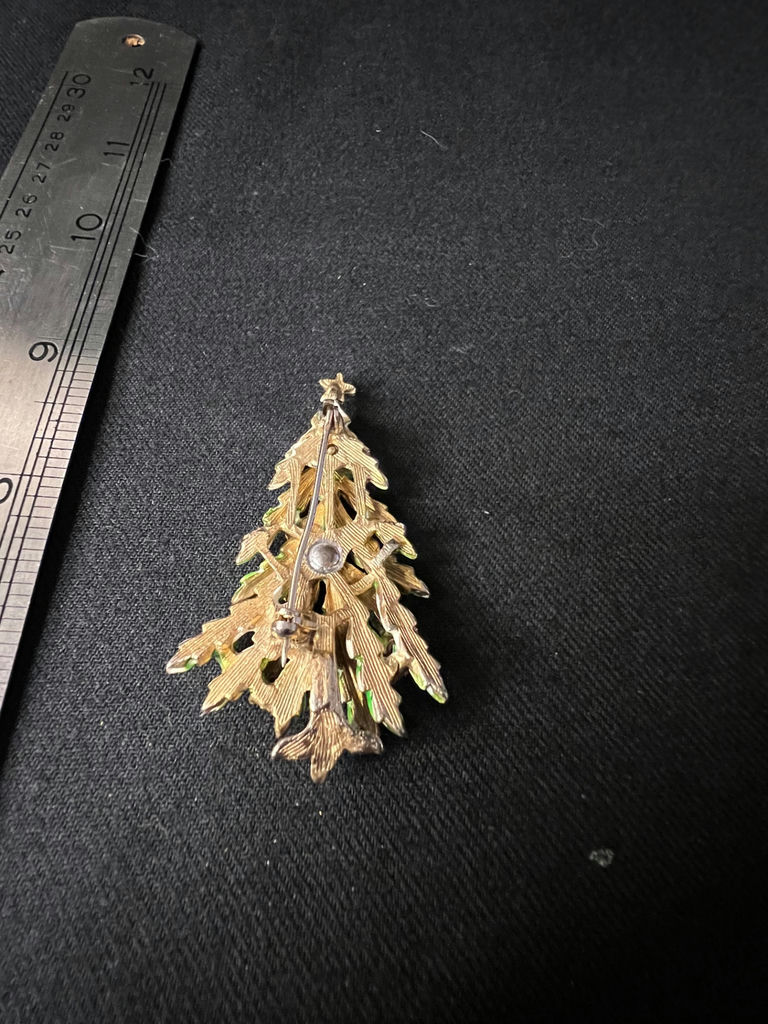 Assorted jewelry pins: Christmas tree, M, seashell pendant, and rose pendant - image 3 of 16