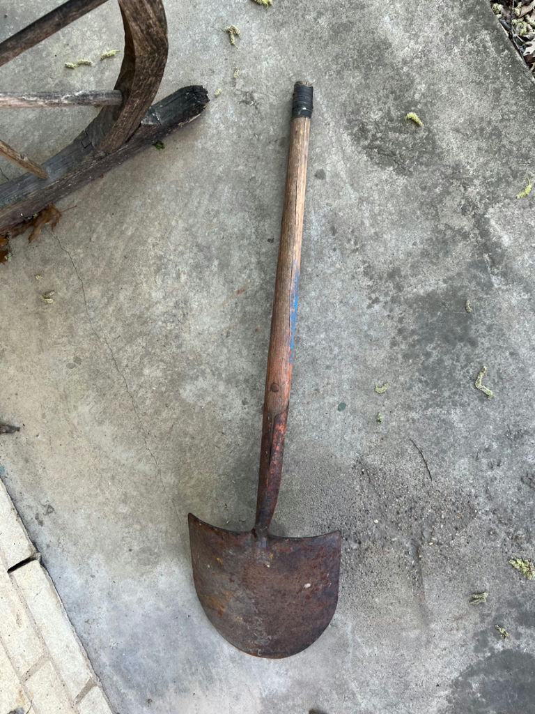 Antique shovels and pitch forks - image 7 of 22