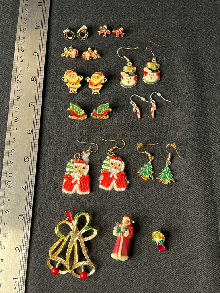 Christmas-themed beaded earrings and pins collection - image 7 of 9