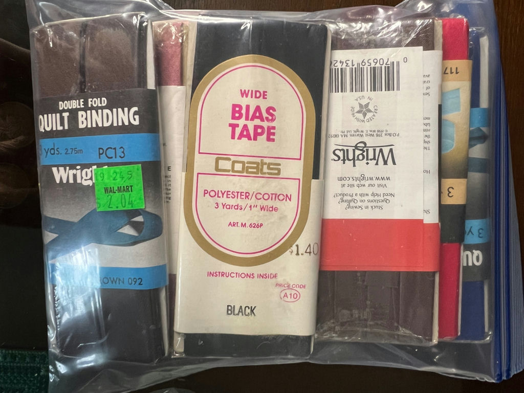 Vintage Singer Tradition 2250 sewing machine box with quilting binding and bias tape packs - image 5 of 6