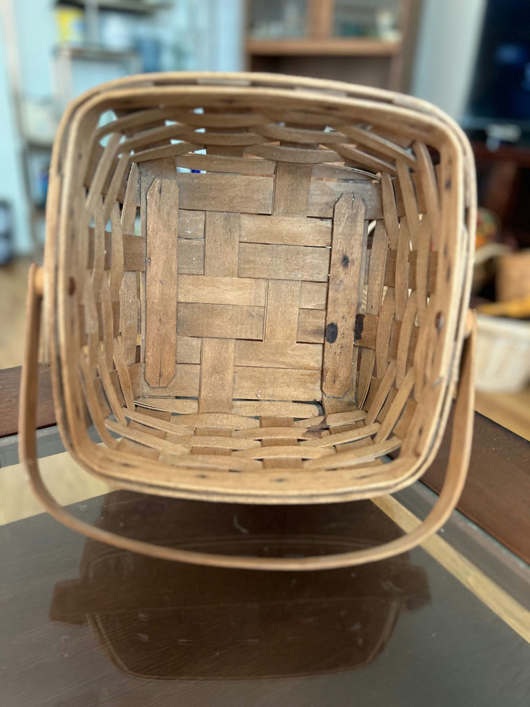Assorted handwoven baskets - image 14 of 31