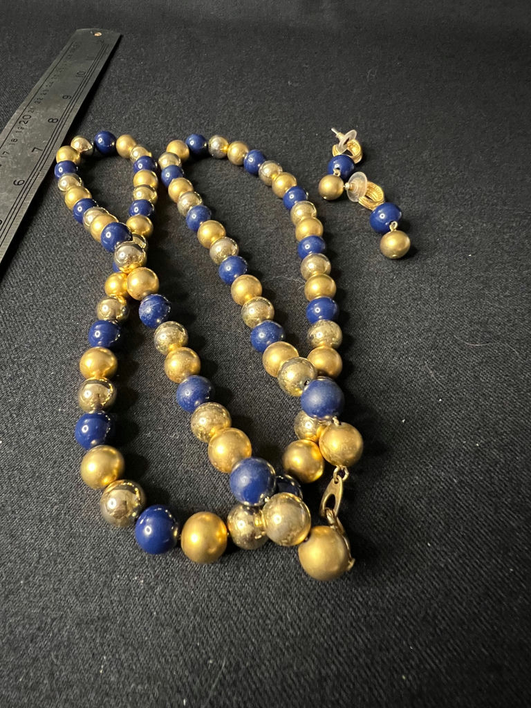Gold-tone floral pendant necklace, two multicolor beaded necklaces, and matching bead earrings - image 10 of 13