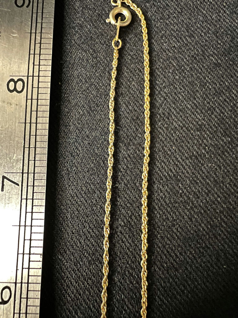Gold-tone and silver-tone chain necklaces with pendant and varied links - image 10 of 10