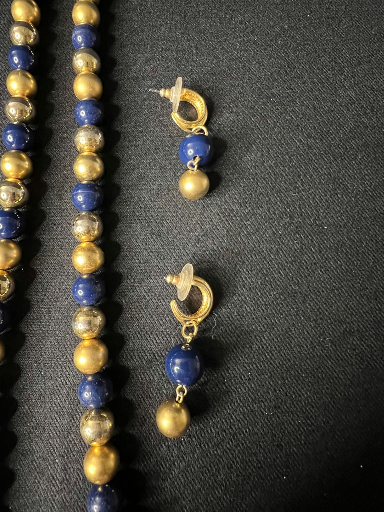 Gold-tone floral pendant necklace, two multicolor beaded necklaces, and matching bead earrings - image 12 of 13