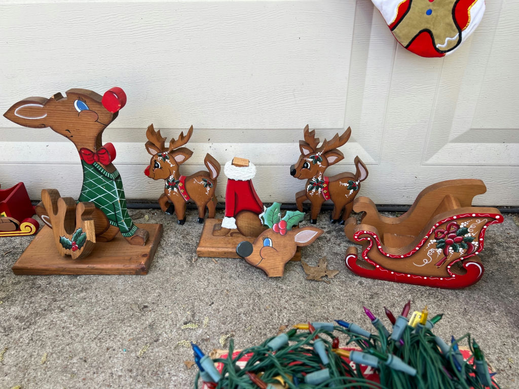 Christmas decorations and figurines collection - image 11 of 14