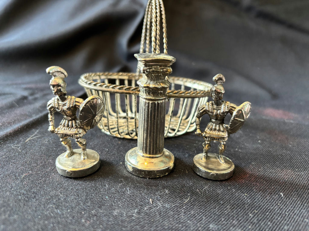 Vintage Aztec vs Conquistador chess pieces set - image 16 of 16