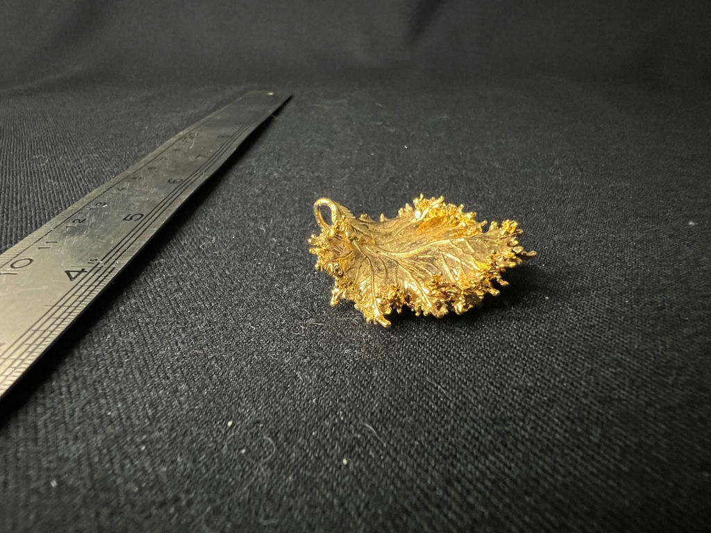 Gold-toned leaf-shaped pendants - image 2 of 7