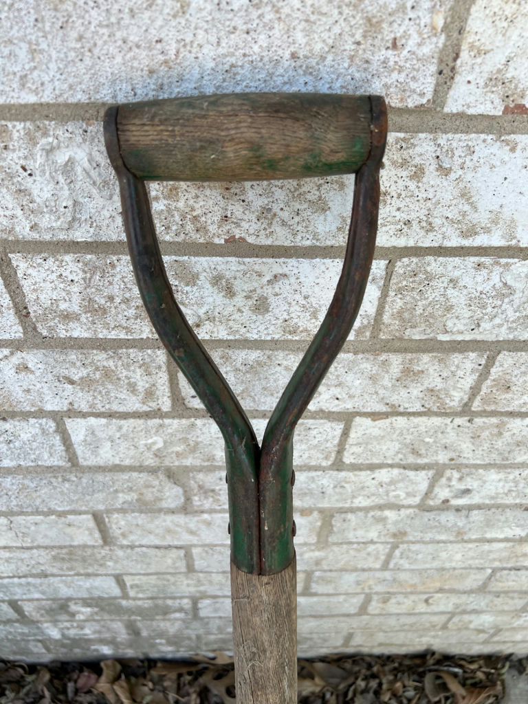 Antique shovels and pitch forks - image 11 of 22