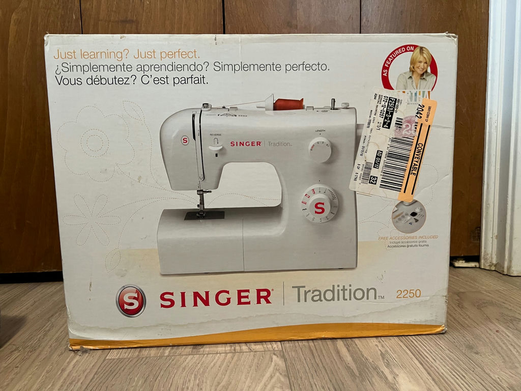 Vintage Singer Tradition 2250 sewing machine box with quilting binding and bias tape packs - image 4 of 6