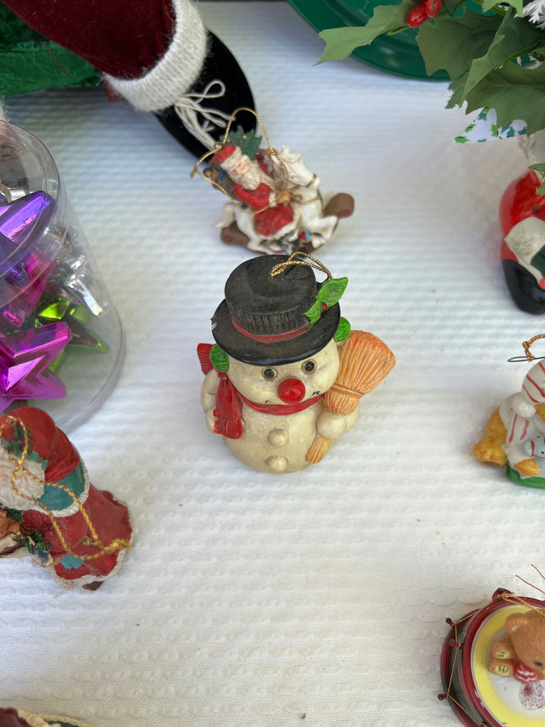Vintage Christmas Ornaments and Figurines - image 8 of 35