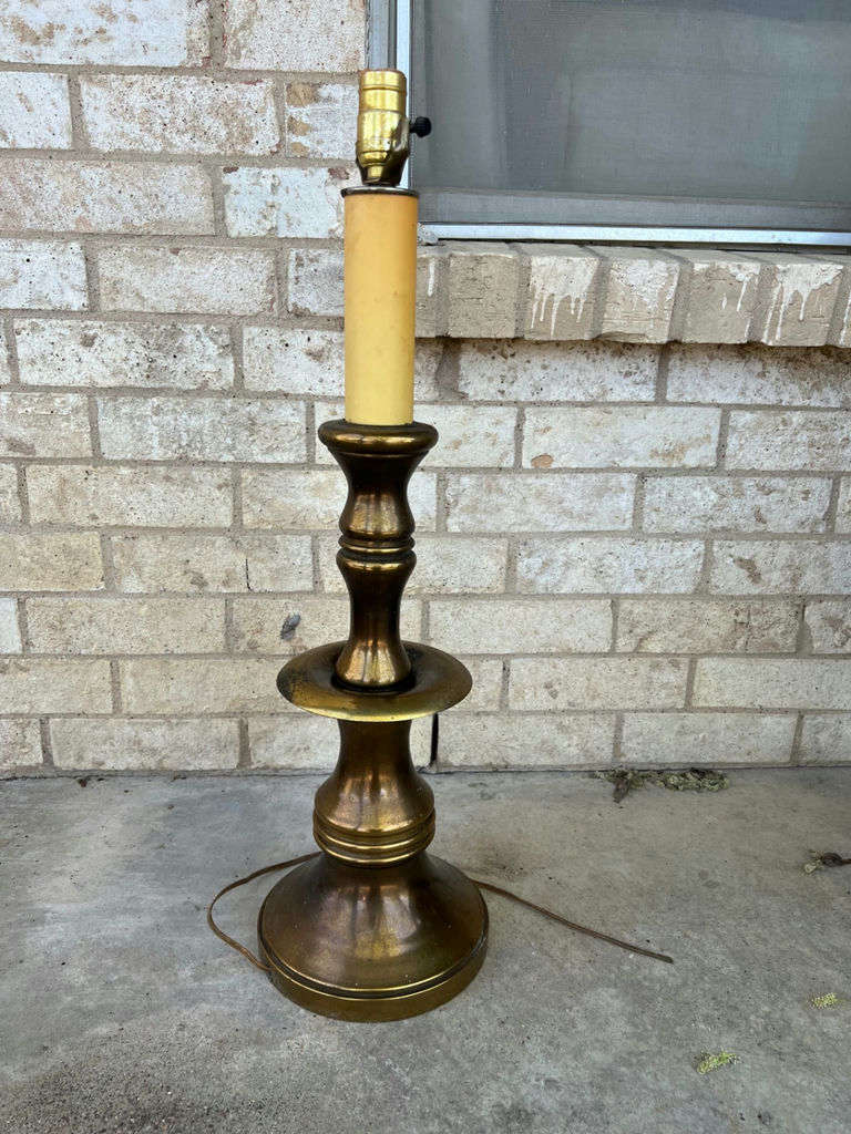 Vintage chandelier and lamps - image 8 of 15