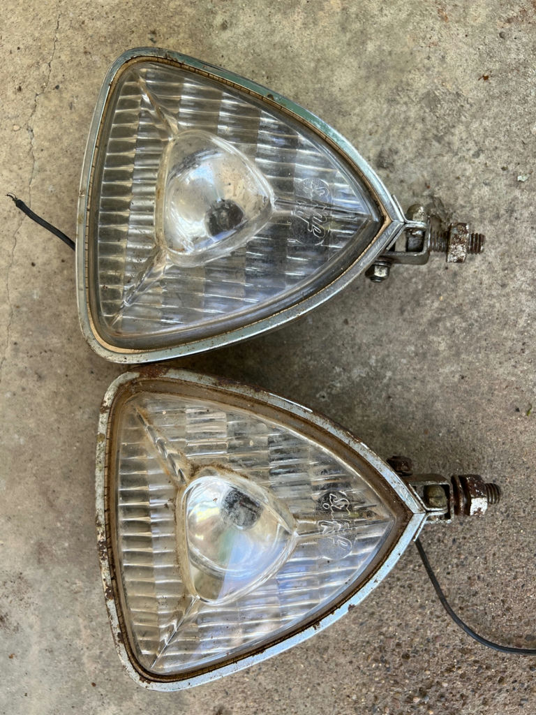 Vintage automotive headlights and round lamps - image 3 of 10