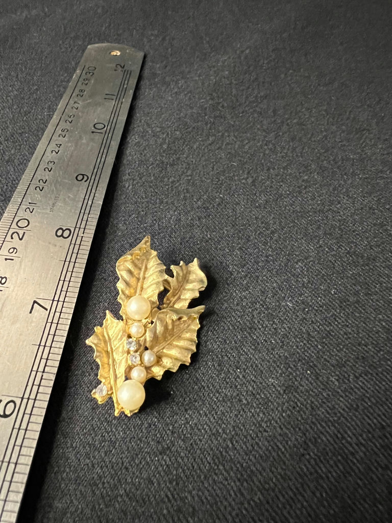 Gold-tone shell pendants and pearl-accent leaf brooch - image 6 of 9
