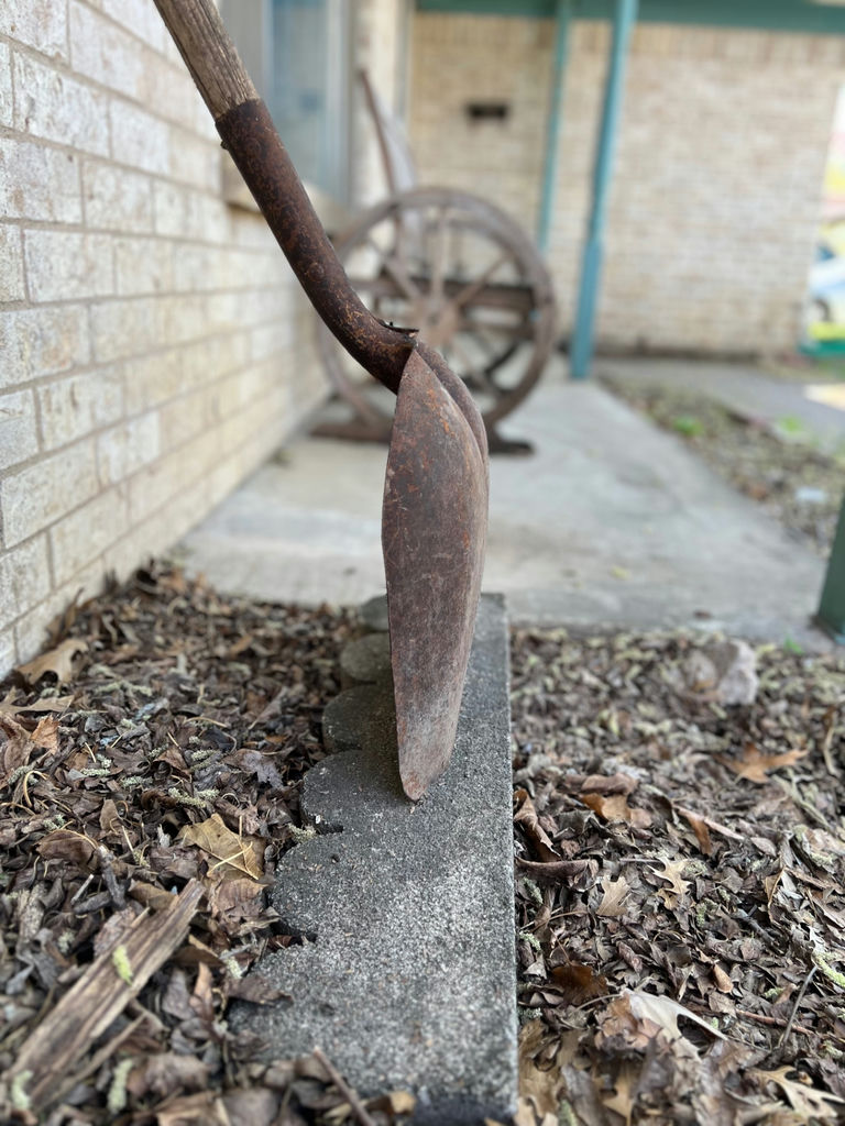 Antique shovels and pitch forks - image 14 of 22