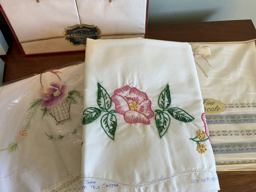 Vintage Embroidered Pillowcase Sets - image 6 of 10