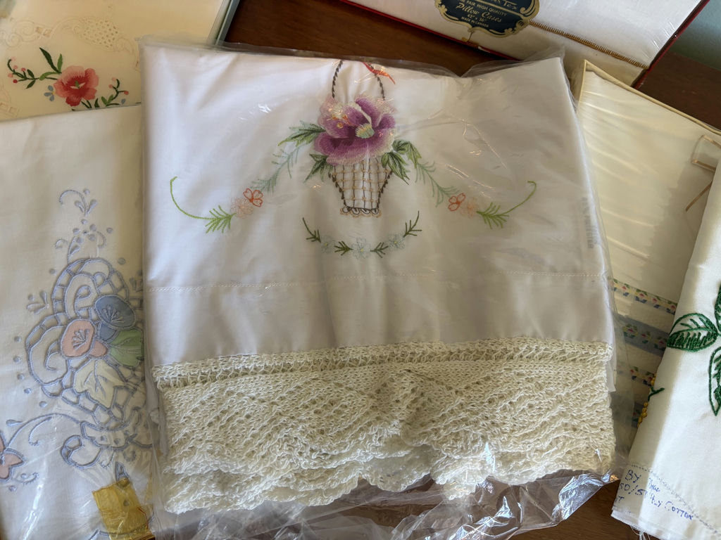 Vintage Embroidered Pillowcase Sets - image 7 of 10