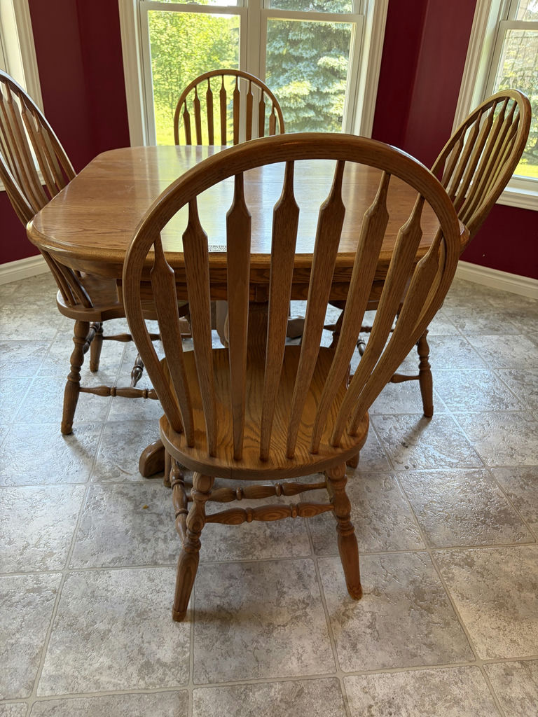 Solid Oak Dinning Table With 3 Leaves & 4 Chairs - image 3 of 11
