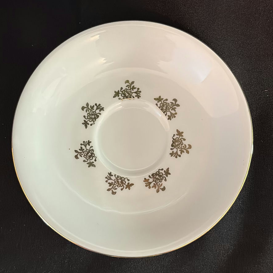 Royal Albert Tea Cups & Saucers - image 12 of 17
