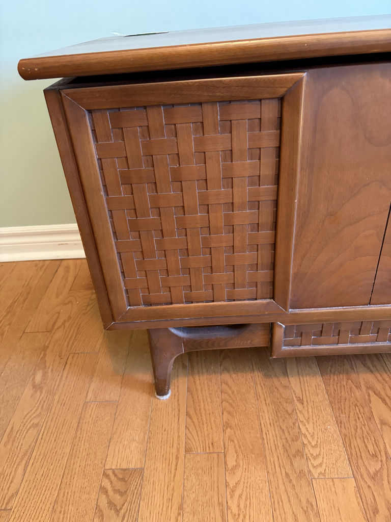 Lane Pine Cedar Chest, by Knechtel Furniture of Hanover, ON - image 3 of 15