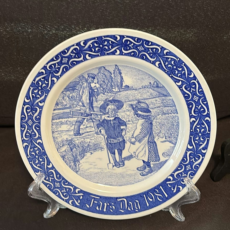 Blue & White Decorative Collector Plates - image 14 of 21