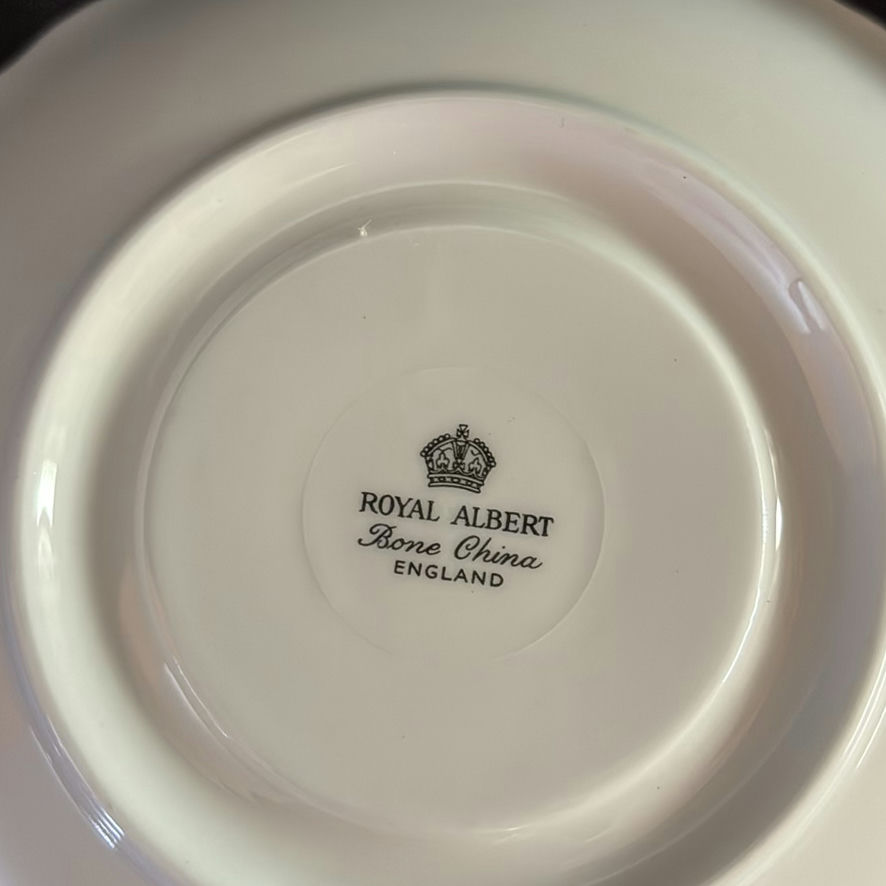 Royal Albert Tea Cups & Saucers - image 4 of 17