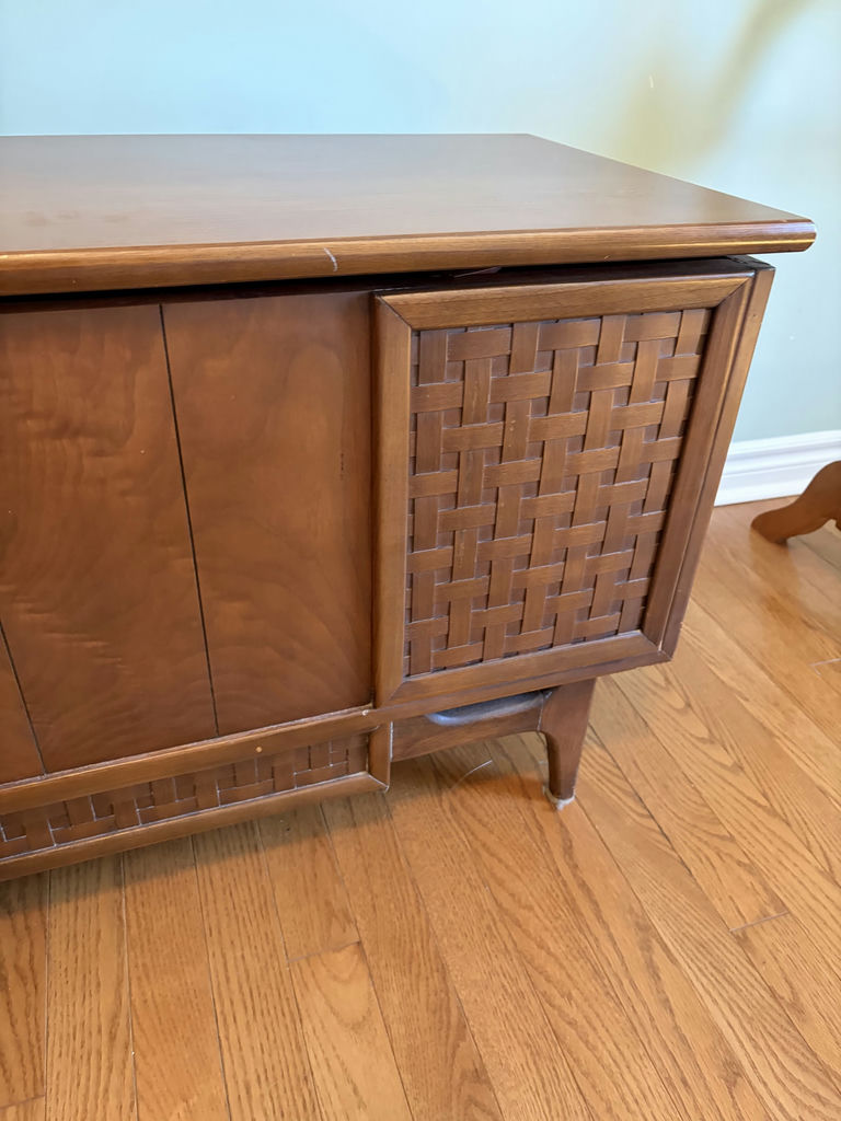 Lane Pine Cedar Chest, by Knechtel Furniture of Hanover, ON - image 5 of 15
