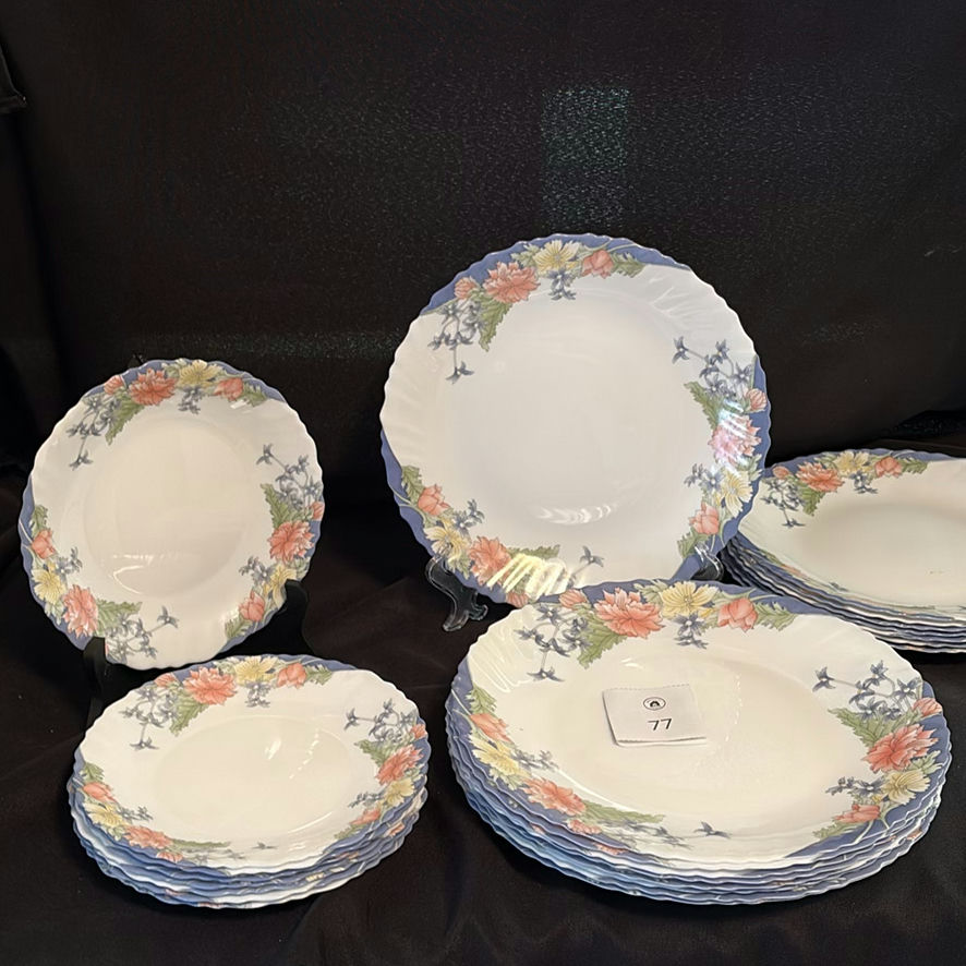 Vintage Arcopal "Florine" Plates - image 1 of 8