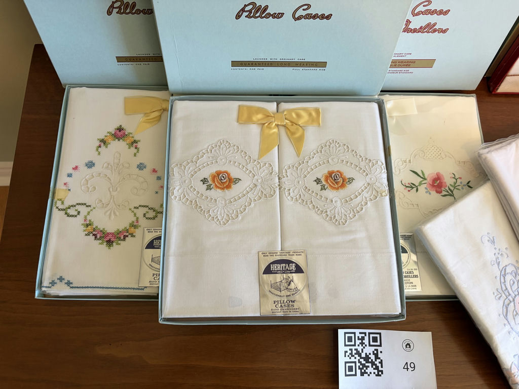 Vintage Embroidered Pillowcase Sets - image 3 of 10