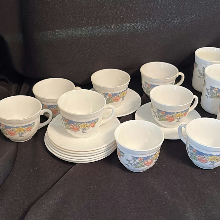 Vintage Arcopal “Florine” Cups & Saucers - image 7 of 7