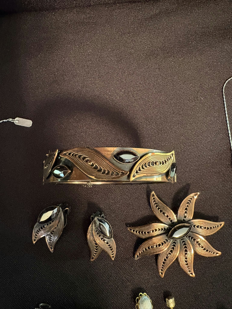 High End Costume Jewellery - image 13 of 15