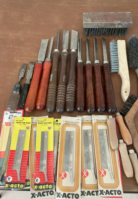 Assorted woodworking chisels and razor saw blades - Image 1 of 3