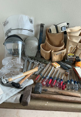 Assorted tools and safety gear with Husky leather tool belt - Image 1 of 4