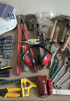 Assorted hand tools and safety gear - Image 1 of 6