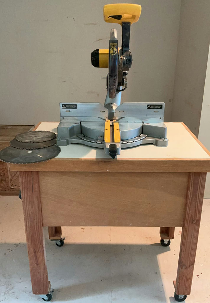 DeWALT DW708 12-Inch Sliding Compounding My Miter Saw with Rolling Stand
