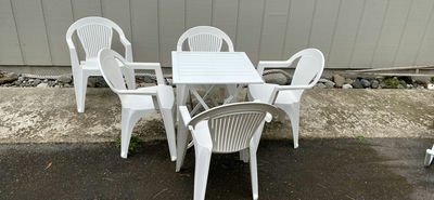 5 plastic Patio Chairs and 1 small plasticTable - Image 1 of 6