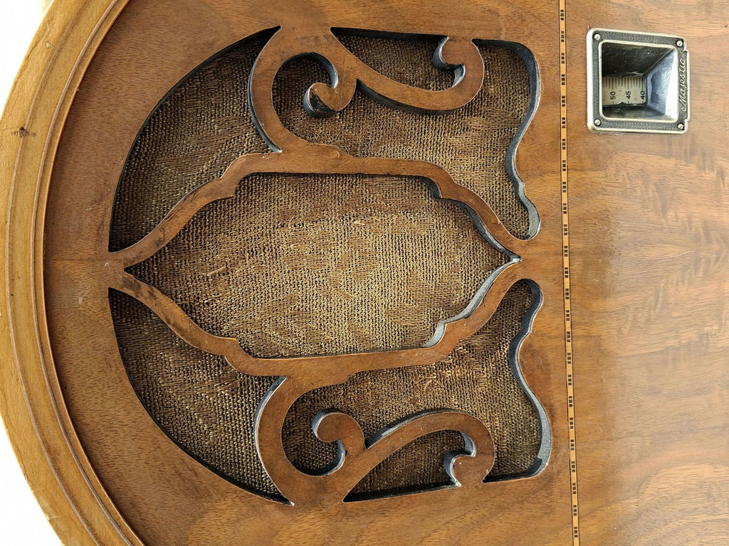 Majestic Wooden Tabletop Radio - image 3 of 8