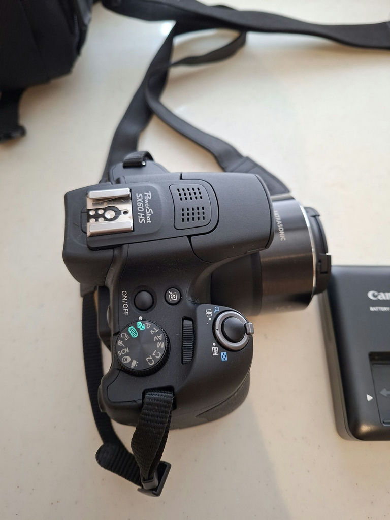Canon PowerShot SX60 HS Camera with Charger and Carrying Case, Untested - image 3 of 9