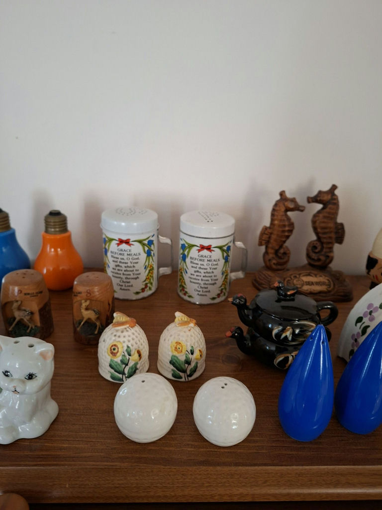 Assorted Ceramic and Decorative Figurines and Kitchenware - image 3 of 7