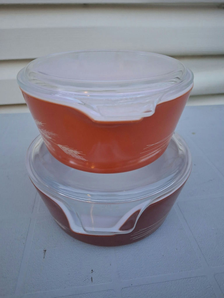 Two Pyrex Vintage Glass Casserole Dishes with Lids - image 2 of 7