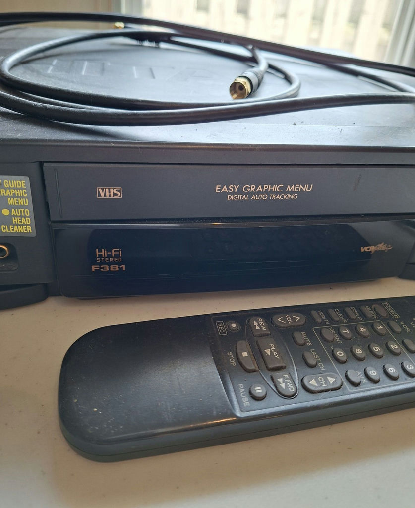 Hitachi VHS VCR with Remote and Coaxial Cable - image 3 of 9