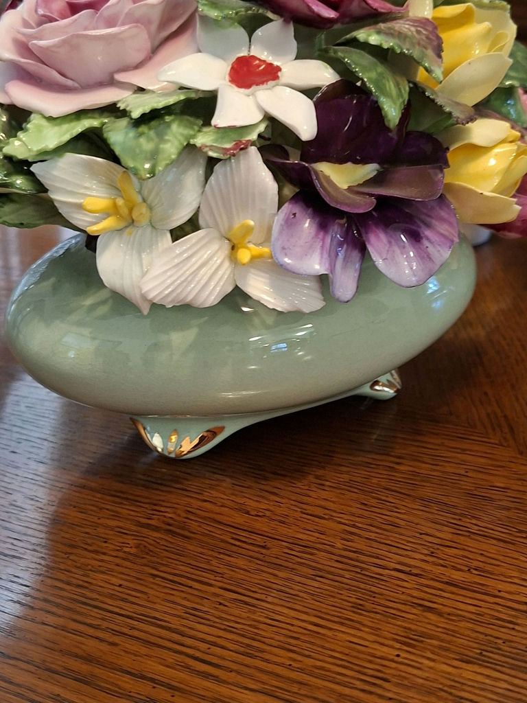 Ceramic Floral Arrangement Figurines - image 5 of 10