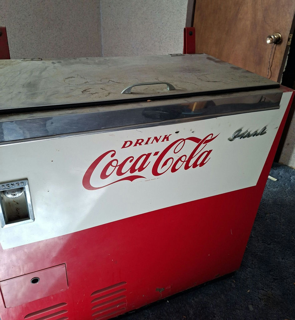 Vintage 1950s Or 60s Coca-Cola Ideal Vending Cooler - image 5 of 10