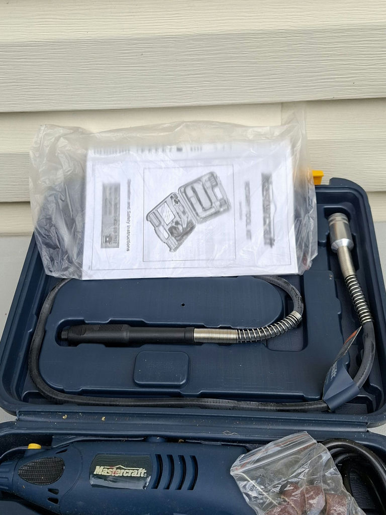 Assorted Power Tools and Sanders - image 5 of 7