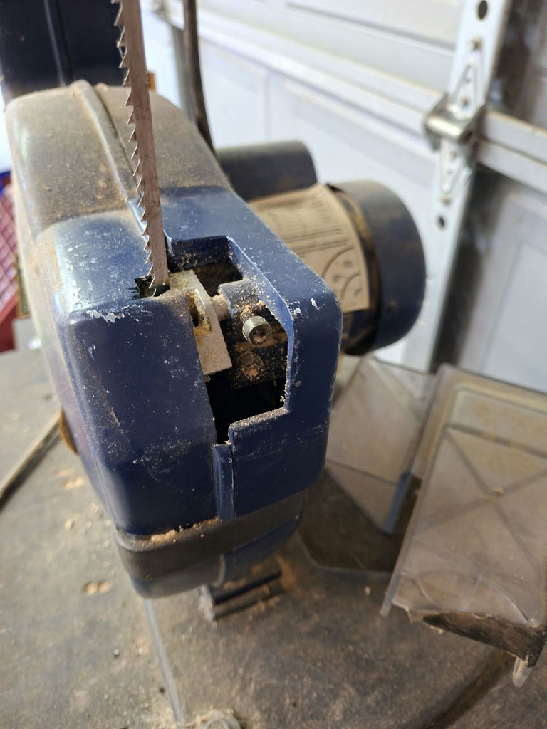 Mastercraft 9-Inch Two Speed Band Saw with Stand - image 5 of 6