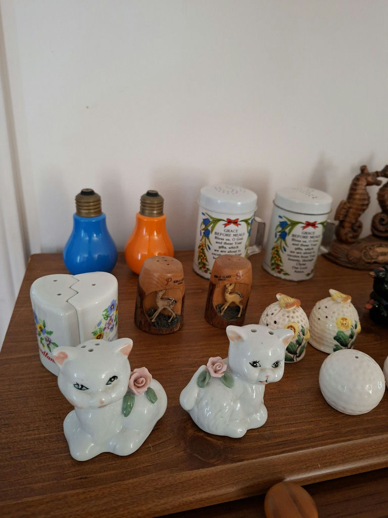Assorted Ceramic and Decorative Figurines and Kitchenware - image 2 of 7