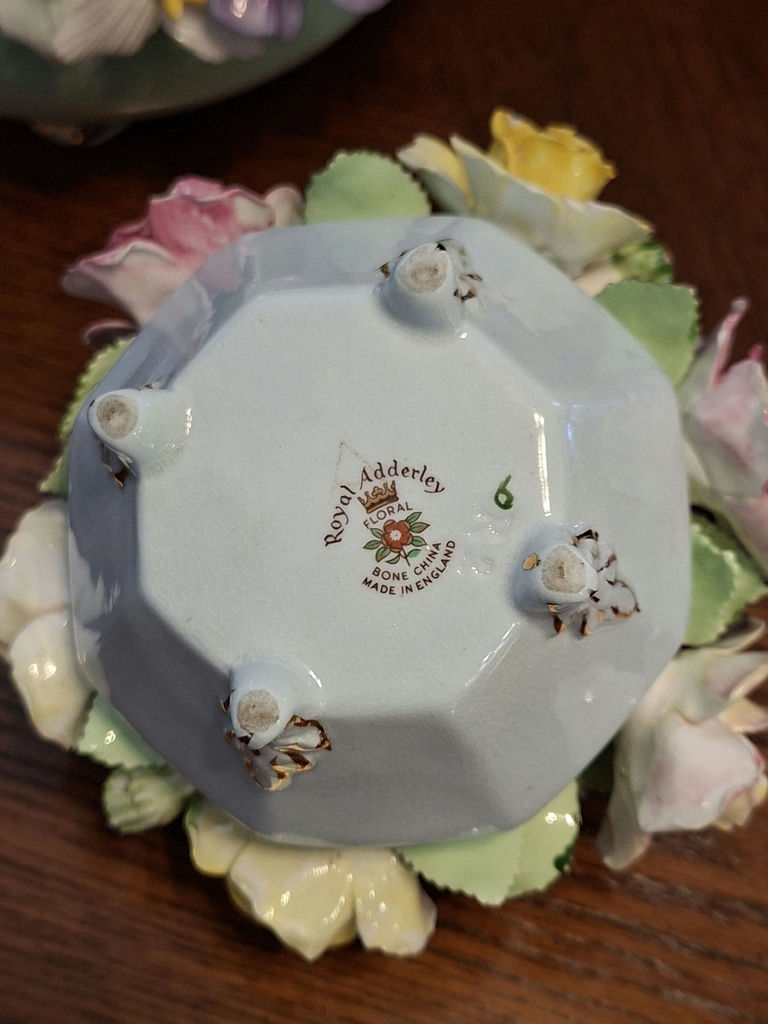 Ceramic Floral Arrangement Figurines - image 7 of 10