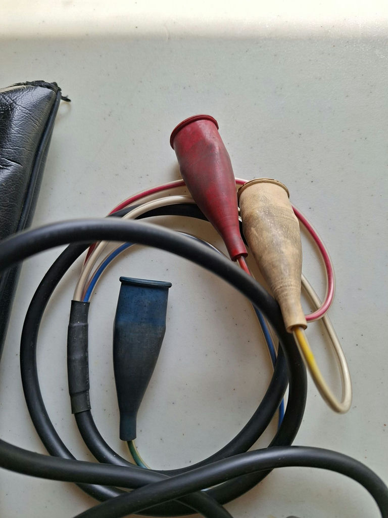 Kyoritsu Model 8031 Phase Rotation Tester with Carrying Case - image 4 of 4